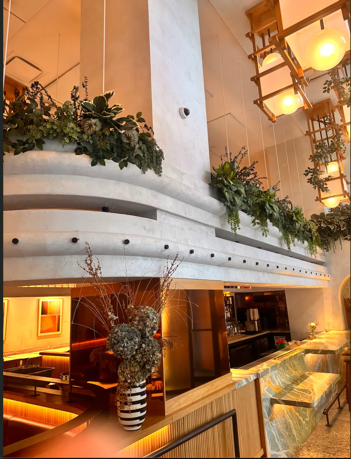 Moxy Hotel Williamsburg — plaster columns and curved soffit